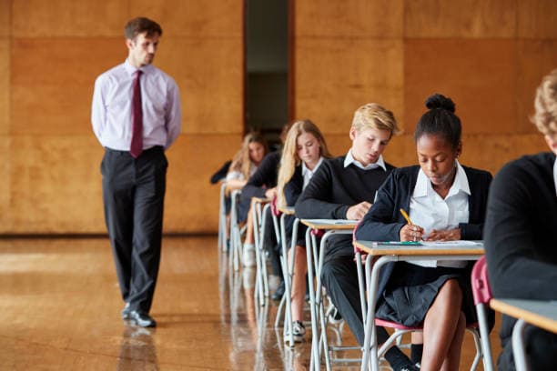 英国高中留学选校-英国伦敦顶尖男校：德威公学